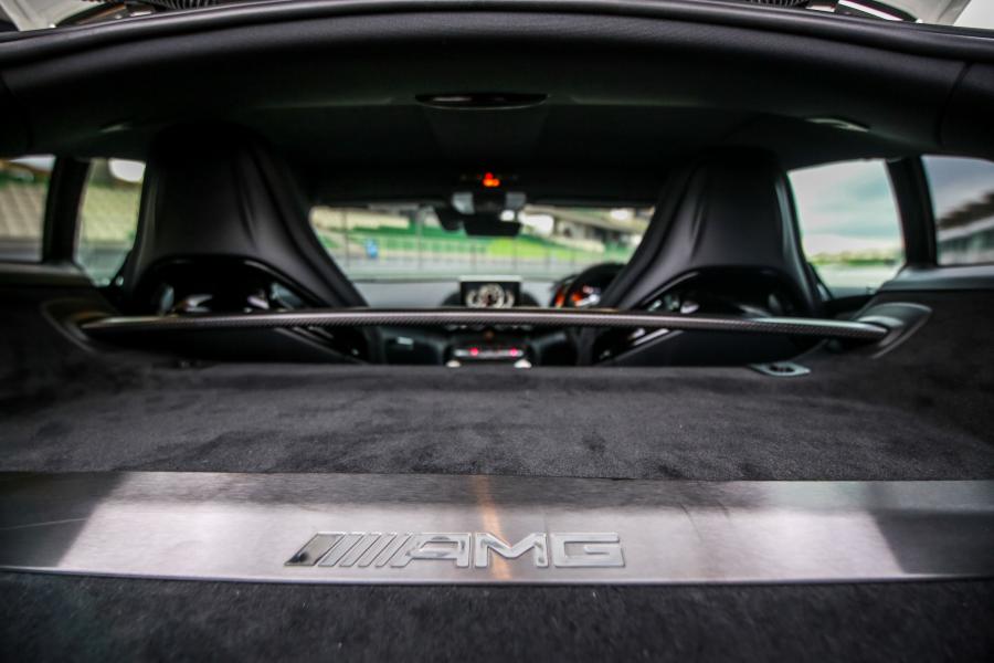 Интерьер Mercedes-AMG GT R (C190) 2017 года  (MY) (фото 11 из 25)